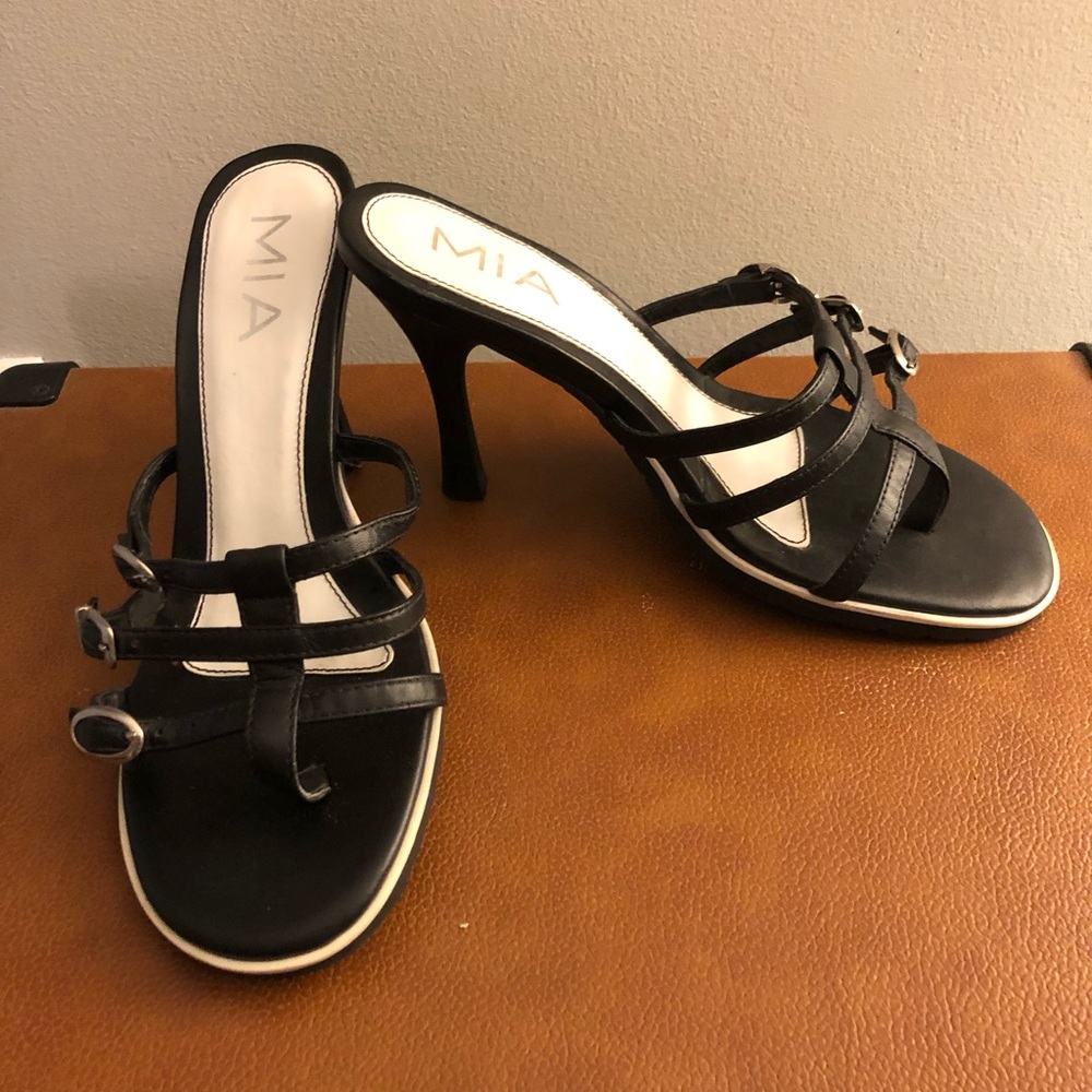 MIA sandal